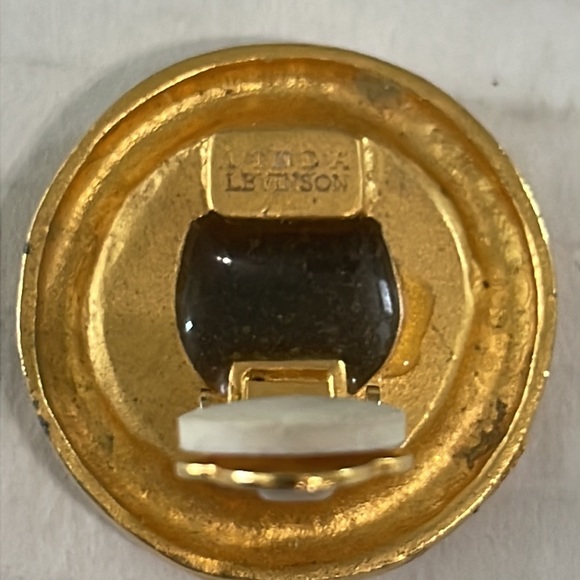 Linda Levinson Clip On Earrings - Picture 4 of 5